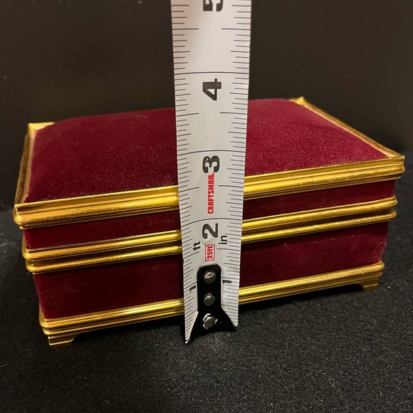 Vintage Red Velvet Musical Jewelry Box with Gold Trim - Picture 12 of 15